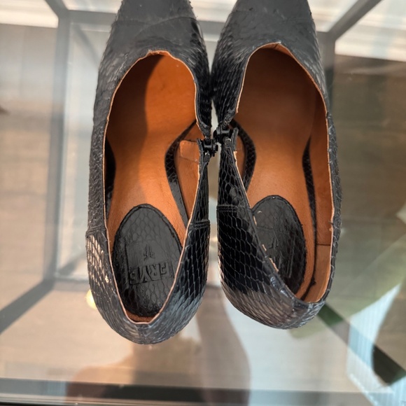 FRYE Ava Pump Snakeskin Black Ankle Boots w/side zip Size 10 - Picture 5 of 16